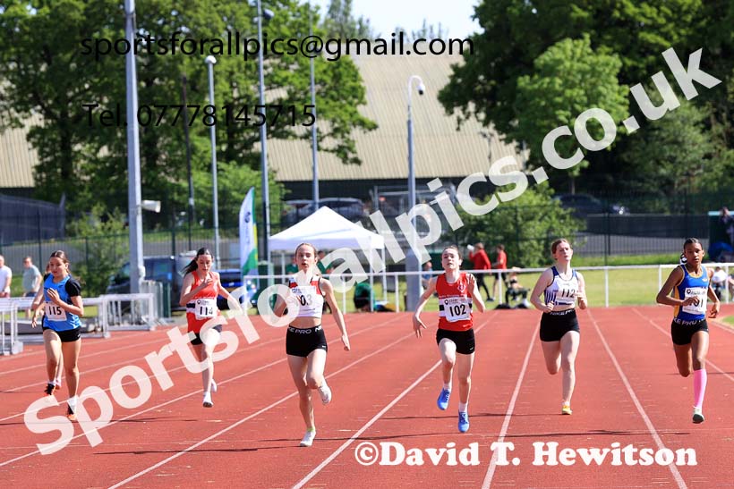 Girls Under-13s 200 metres, 2024 North Eastern Track and Field Champs., Middlesbrough.  Photo: David T. Hewitson/Sports for All Pics